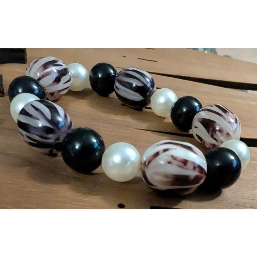 Vtg Beaded Stretch Bracelet Round Black White Oval Zebra Faux Pearl Beads Chunky